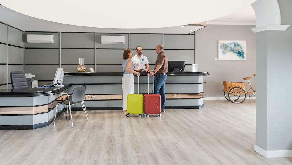Aparthotel Nelva Resort — Hotel building in Cala'n Porter, Balearic Islands