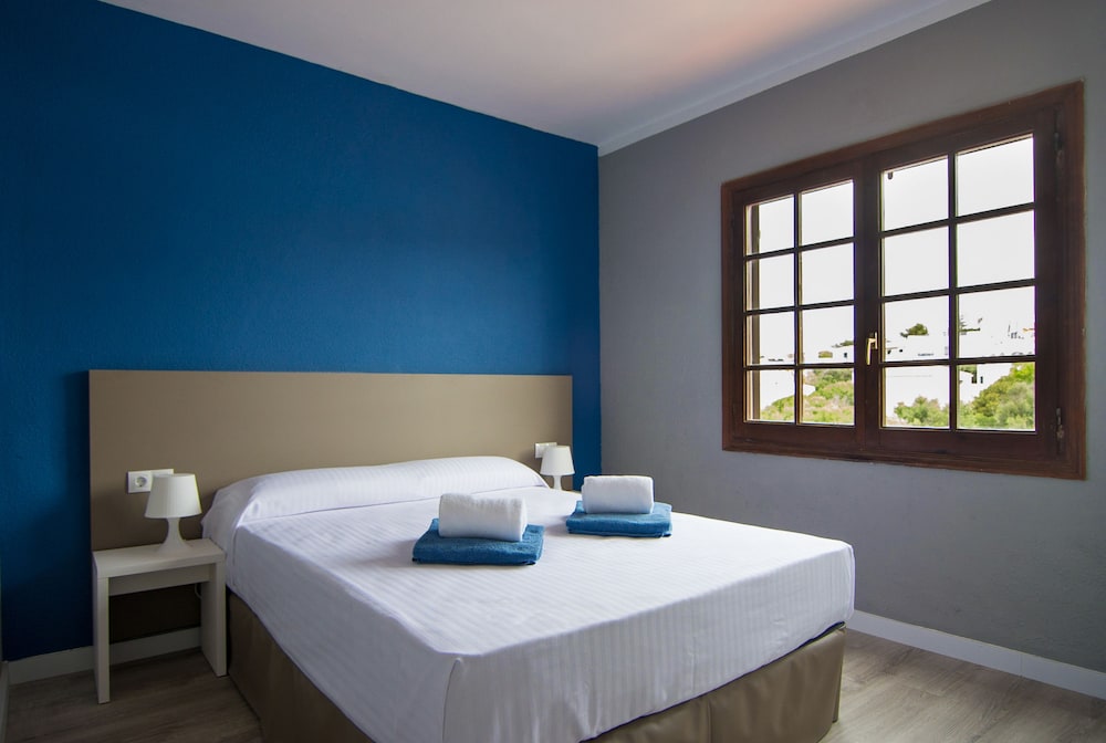 Aparthotel Nelva Resort — Hotel rooms in Cala'n Porter, Balearic Islands