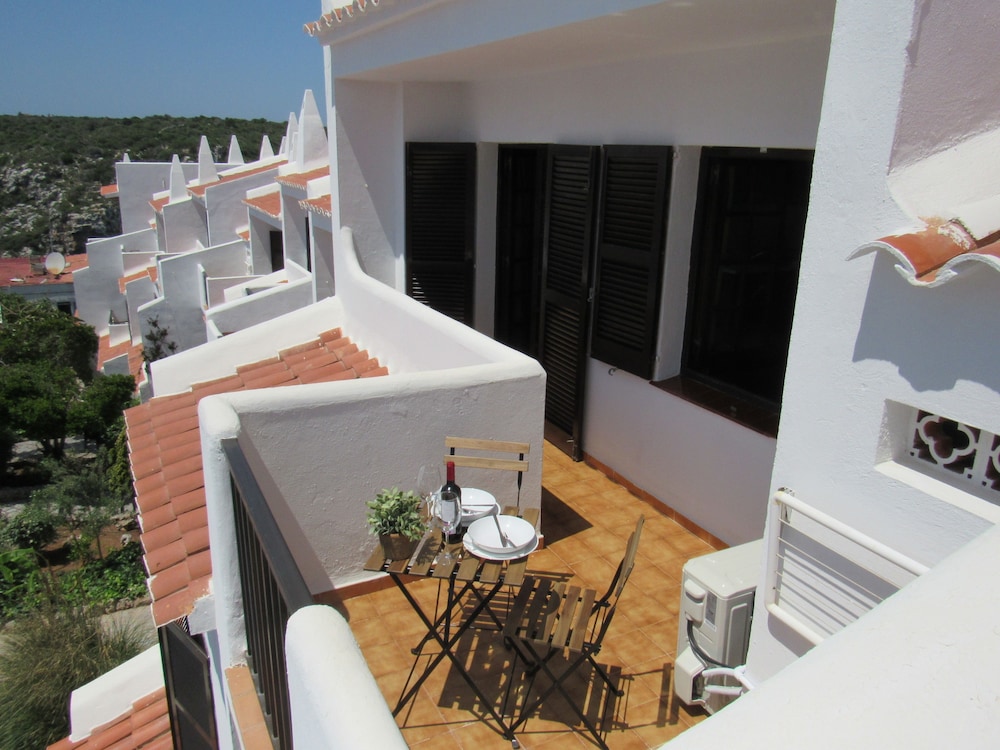 Aparthotel Nelva Resort — Hotel building in Cala'n Porter, Balearic Islands