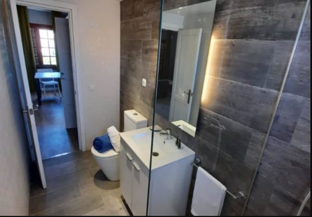 Aparthotel Nelva Resort — Hotel rooms in Cala'n Porter, Balearic Islands