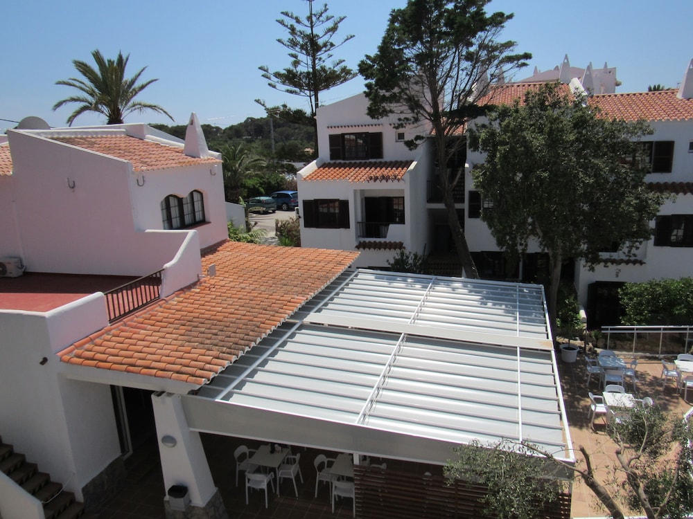 Aparthotel Nelva Resort — Hotel building in Cala'n Porter, Balearic Islands