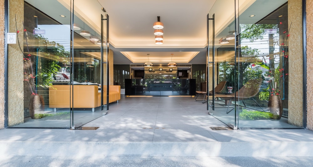 The Cottage Suvarnabhumi — Hotel building in Bangkok, Bangkok