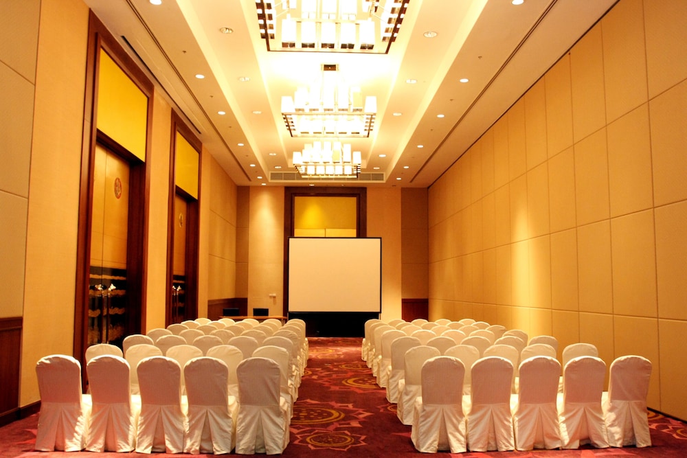 Hyatt Regency Bangkok Suvarnabhumi Airport — Hotel building in Bang Khlo, Bangkok