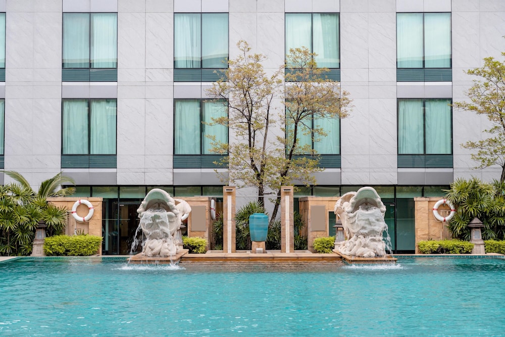 Hyatt Regency Bangkok Suvarnabhumi Airport — Swimming pool in Bang Khlo, Bangkok
