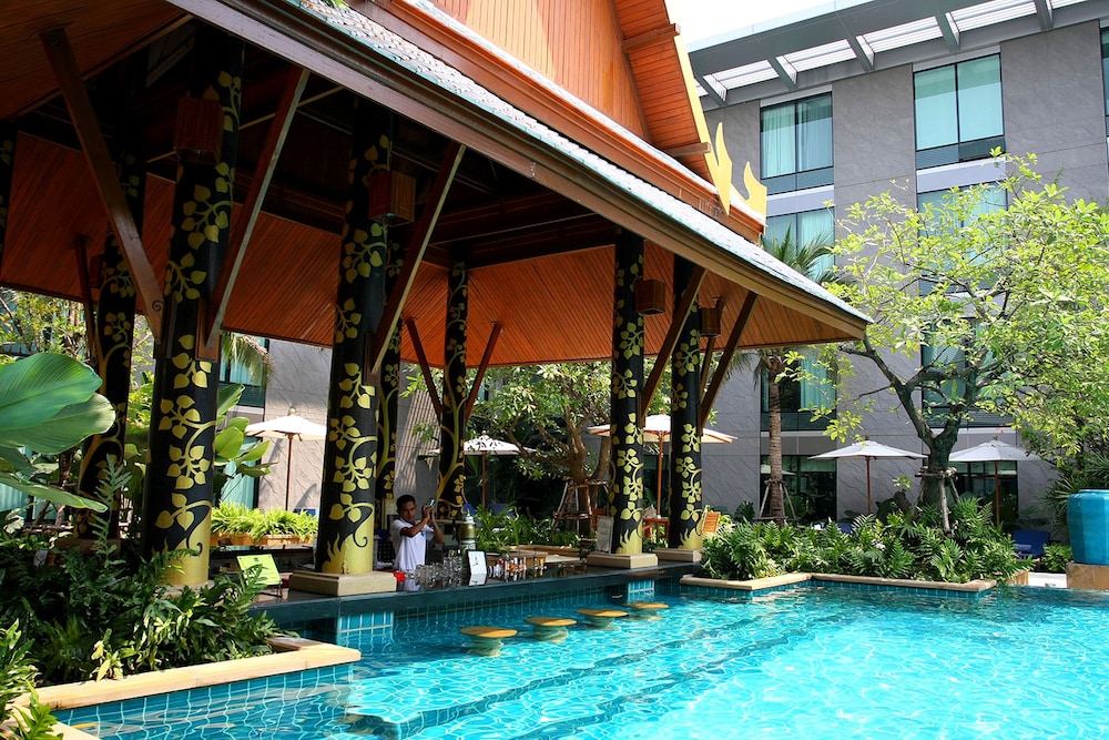 Hyatt Regency Bangkok Suvarnabhumi Airport — Swimming pool in Bang Khlo, Bangkok
