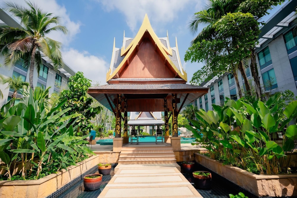 Hyatt Regency Bangkok Suvarnabhumi Airport — Swimming pool in Bang Khlo, Bangkok