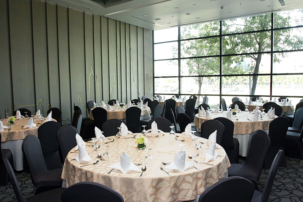 Hyatt Regency Bangkok Suvarnabhumi Airport — Restaurant & bars in Bang Khlo, Bangkok