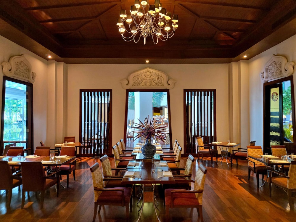 Hyatt Regency Bangkok Suvarnabhumi Airport — Restaurant & bars in Bang Khlo, Bangkok