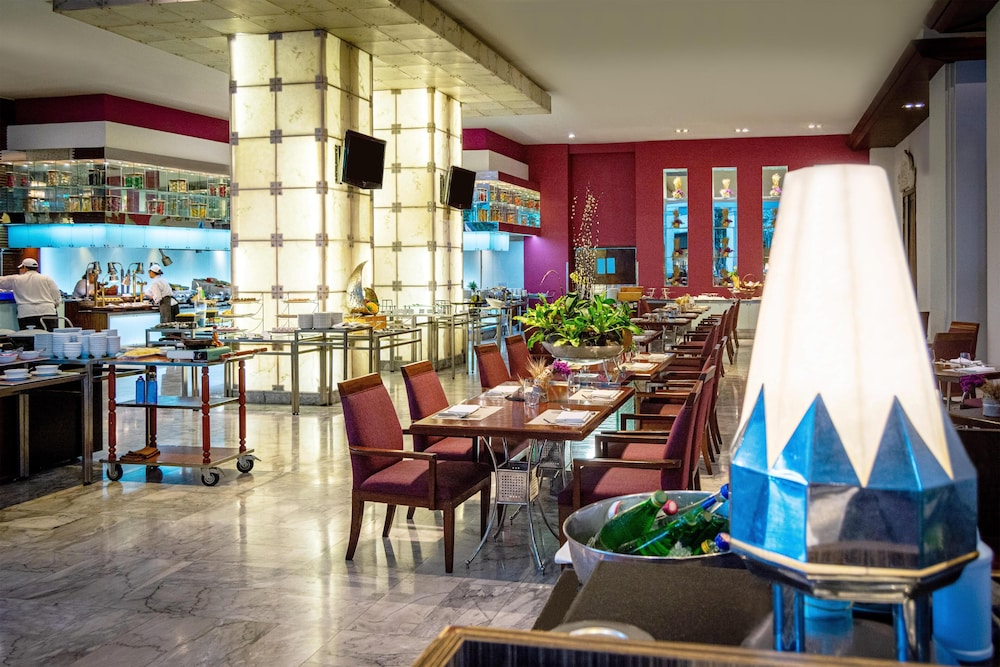 Hyatt Regency Bangkok Suvarnabhumi Airport — Restaurant & bars in Bang Khlo, Bangkok