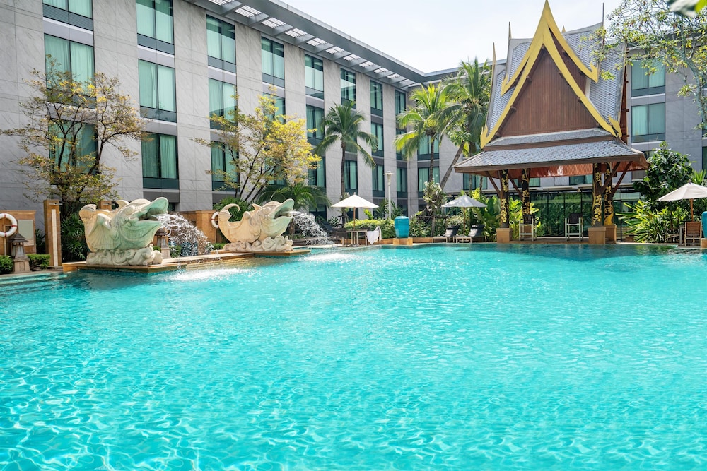 Hyatt Regency Bangkok Suvarnabhumi Airport — Swimming pool in Bang Khlo, Bangkok