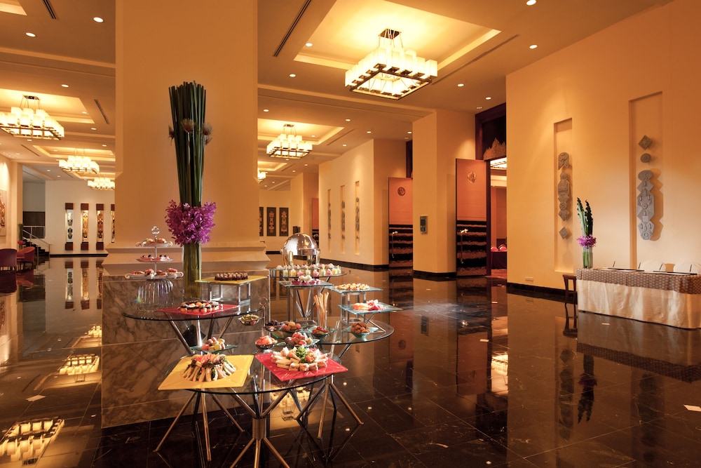 Hyatt Regency Bangkok Suvarnabhumi Airport — Restaurant & bars in Bang Khlo, Bangkok