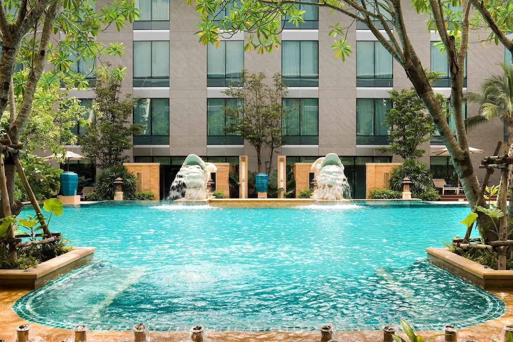Hyatt Regency Bangkok Suvarnabhumi Airport — Swimming pool in Bang Khlo, Bangkok