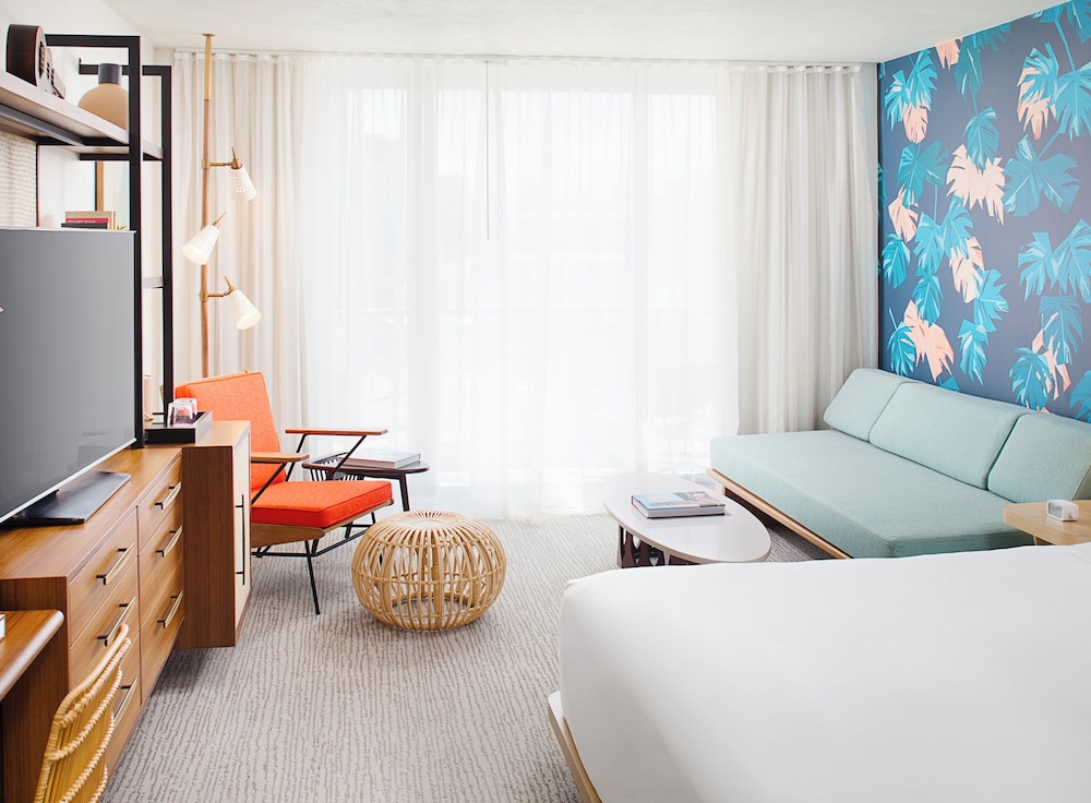 The Laylow Waikiki, Autograph Collection — Hotel rooms in Honolulu, Hawaii