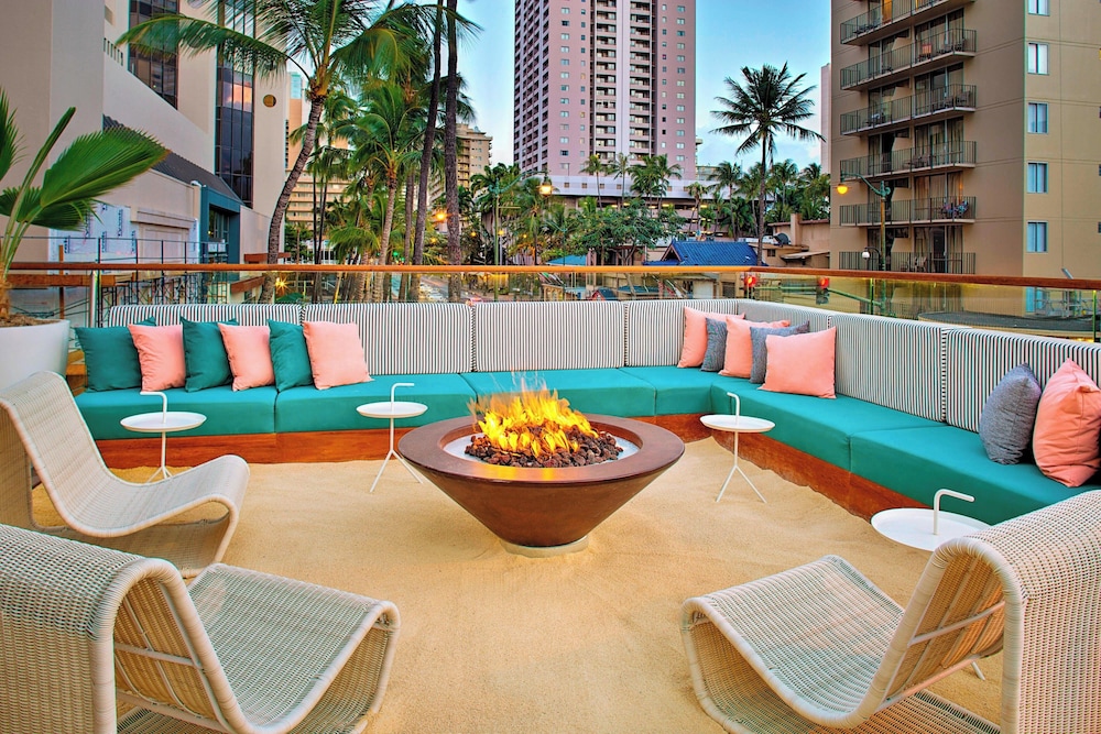 The Laylow Waikiki, Autograph Collection — Restaurant & bars in Honolulu, Hawaii