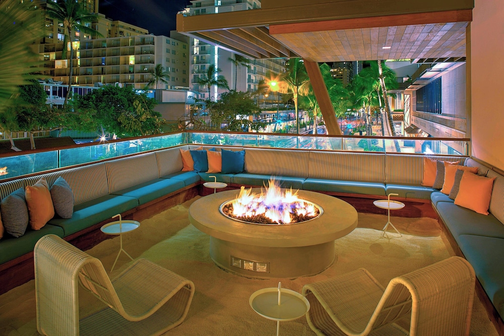 The Laylow Waikiki, Autograph Collection — Restaurant & bars in Honolulu, Hawaii