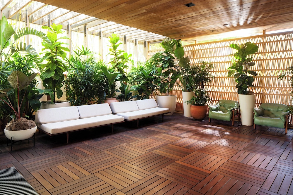 The Laylow Waikiki, Autograph Collection — Restaurant & bars in Honolulu, Hawaii