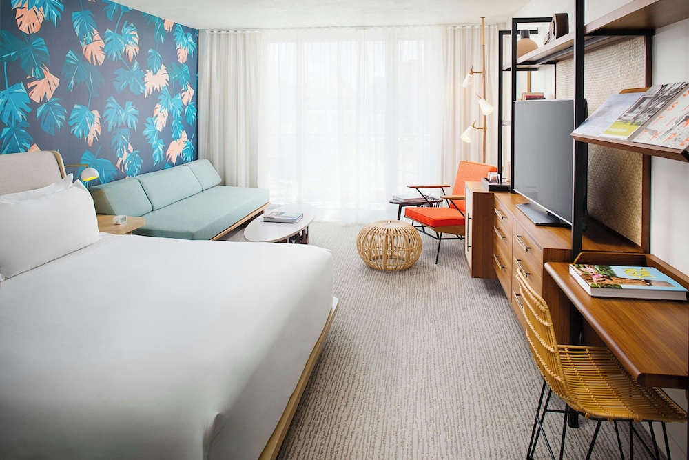The Laylow Waikiki, Autograph Collection — Hotel rooms in Honolulu, Hawaii