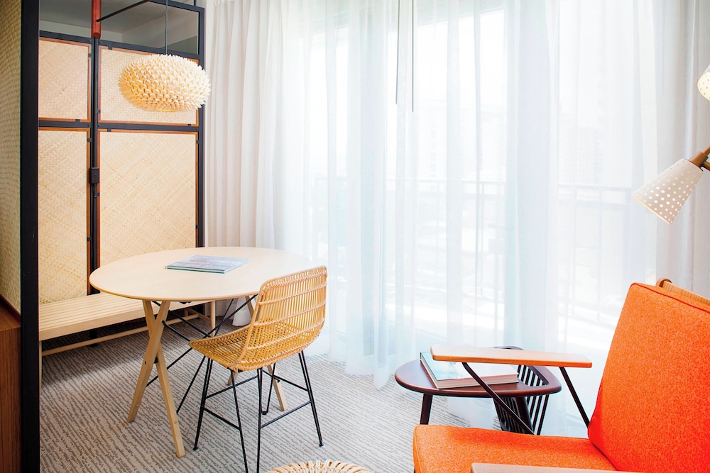 The Laylow Waikiki, Autograph Collection — Hotel rooms in Honolulu, Hawaii