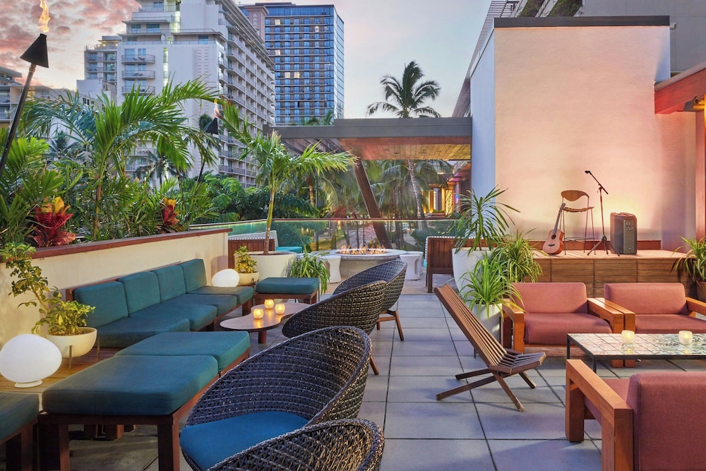 The Laylow Waikiki, Autograph Collection — Restaurant & bars in Honolulu, Hawaii