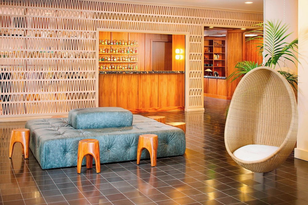 The Laylow Waikiki, Autograph Collection — Restaurant & bars in Honolulu, Hawaii