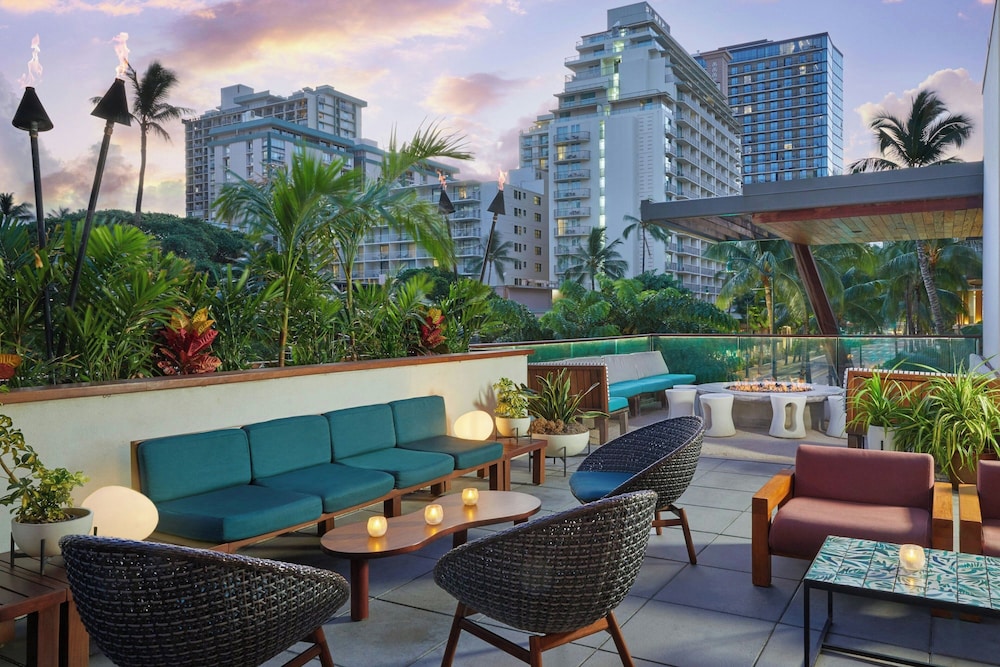 The Laylow Waikiki, Autograph Collection — Restaurant & bars in Honolulu, Hawaii