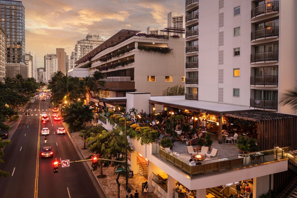 The Laylow Waikiki, Autograph Collection — Restaurant & bars in Honolulu, Hawaii