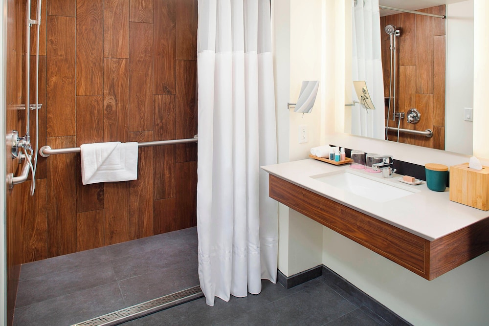 The Laylow Waikiki, Autograph Collection — Hotel rooms in Honolulu, Hawaii
