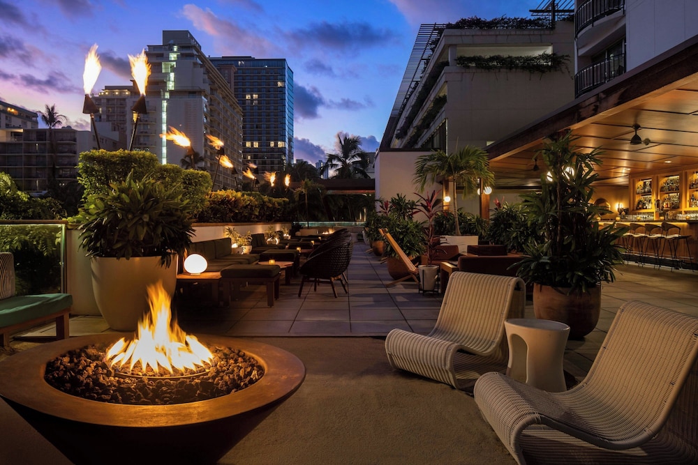 The Laylow Waikiki, Autograph Collection — Restaurant & bars in Honolulu, Hawaii