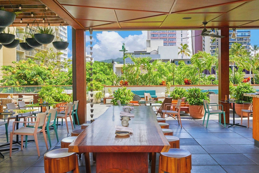 The Laylow Waikiki, Autograph Collection — Restaurant & bars in Honolulu, Hawaii
