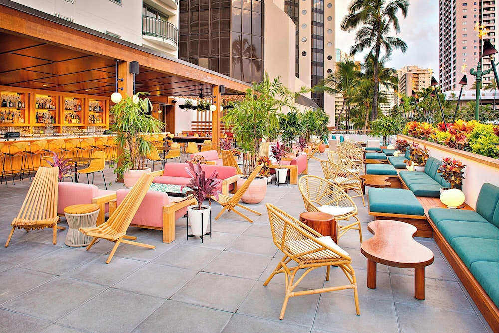 The Laylow Waikiki, Autograph Collection — Restaurant & bars in Honolulu, Hawaii