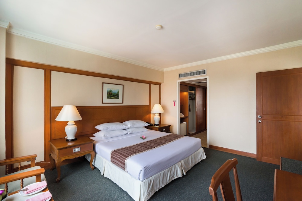 Bangkok Palace Hotel — Hotel rooms in Bangkok, Bangkok