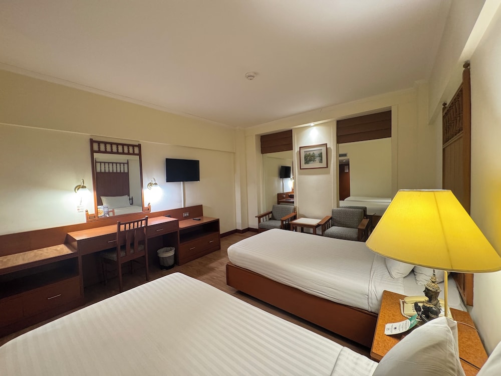 Bangkok Palace Hotel — Hotel rooms in Bangkok, Bangkok