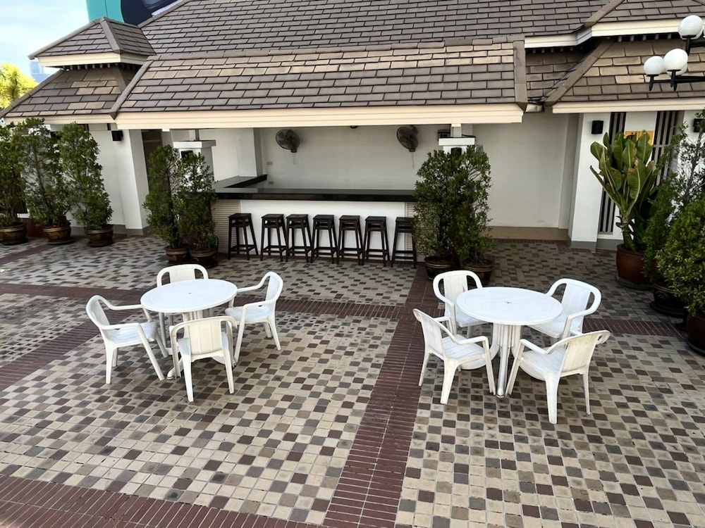Bangkok Palace Hotel — Restaurant & bars in Bangkok, Bangkok