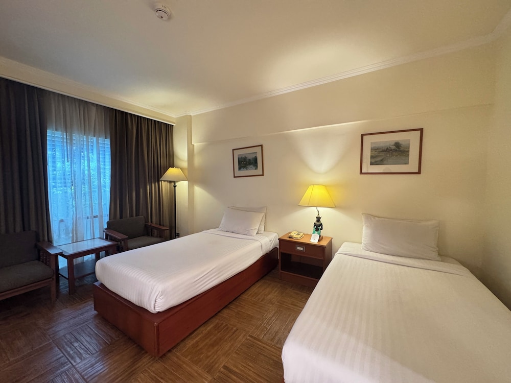 Bangkok Palace Hotel — Hotel rooms in Bangkok, Bangkok