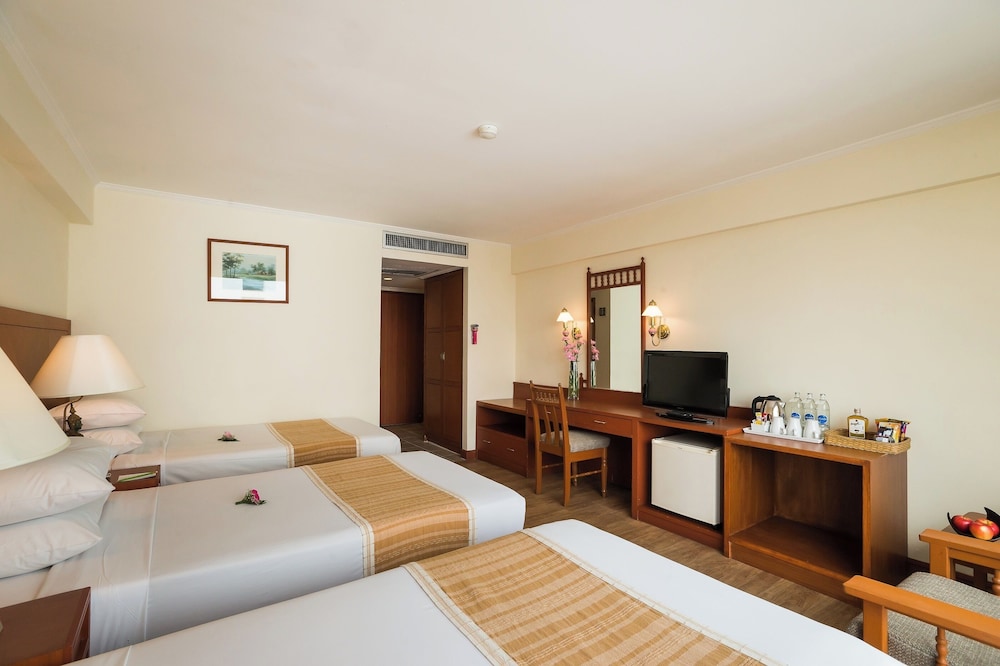 Bangkok Palace Hotel — Hotel rooms in Bangkok, Bangkok