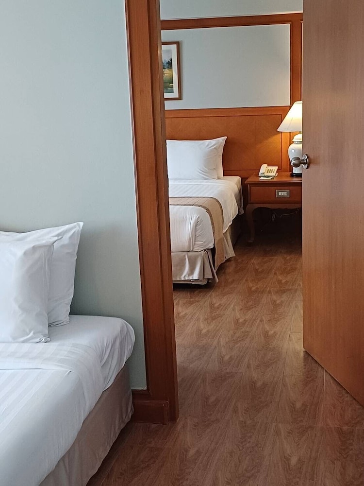 Bangkok Palace Hotel — Hotel rooms in Bangkok, Bangkok