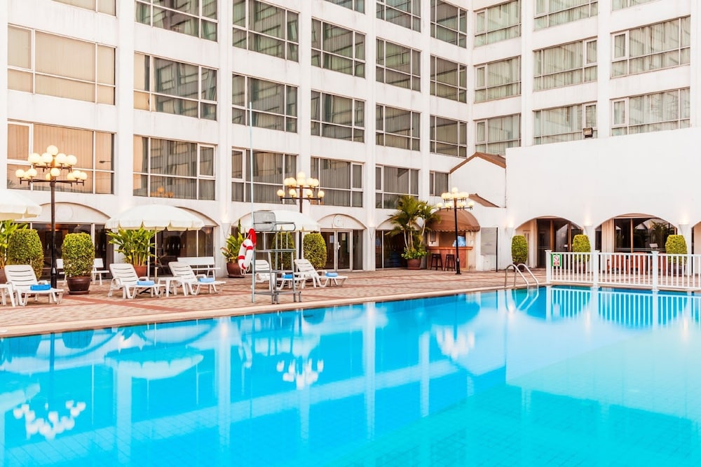 Bangkok Palace Hotel — Swimming pool in Bangkok, Bangkok