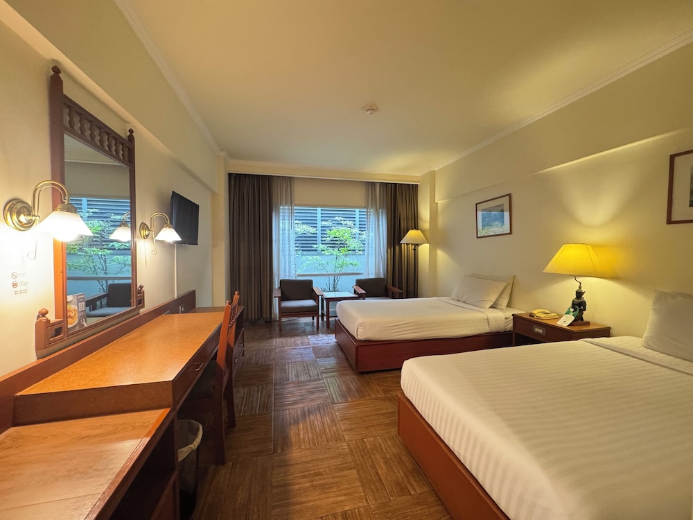 Bangkok Palace Hotel — Hotel rooms in Bangkok, Bangkok