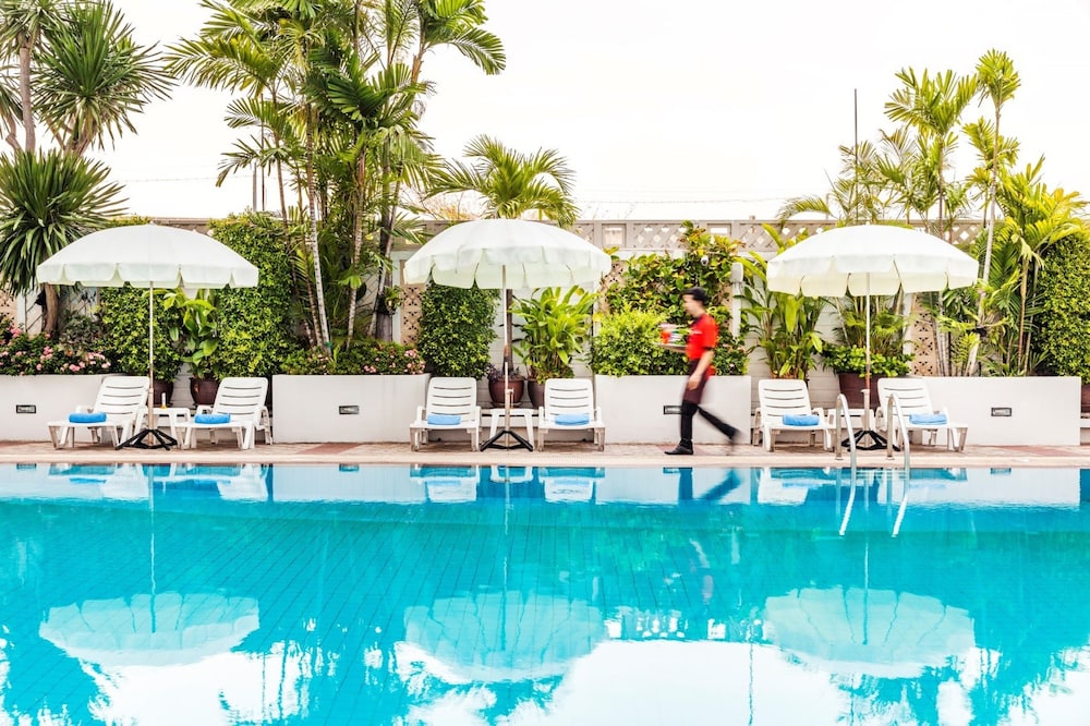 Bangkok Palace Hotel — Swimming pool in Bangkok, Bangkok