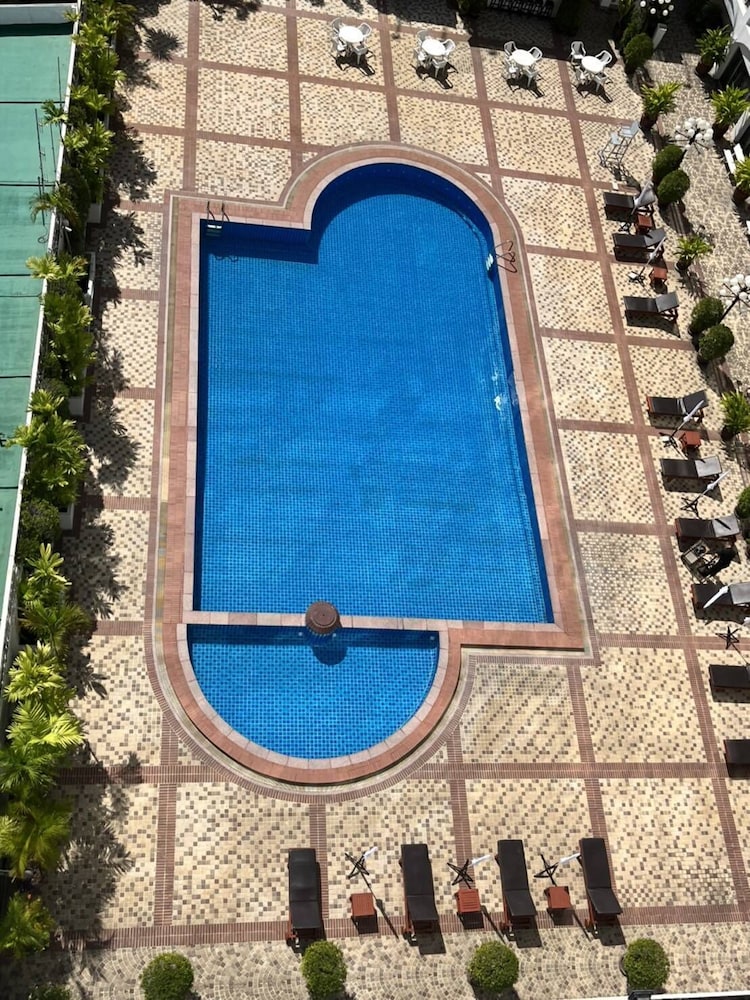 Bangkok Palace Hotel — Swimming pool in Bangkok, Bangkok