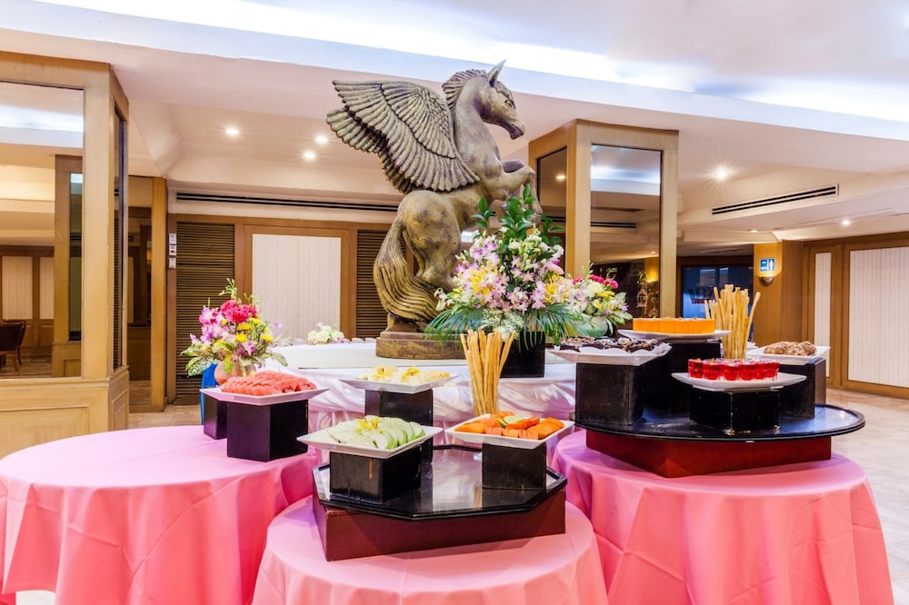 Bangkok Palace Hotel — Restaurant & bars in Bangkok, Bangkok