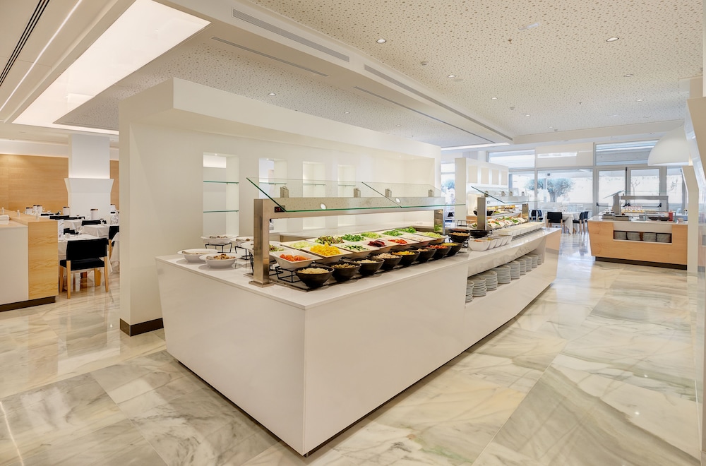 Hipotels Gran Playa de Palma — Restaurant & bars in Playa de Palma, Balearic Islands