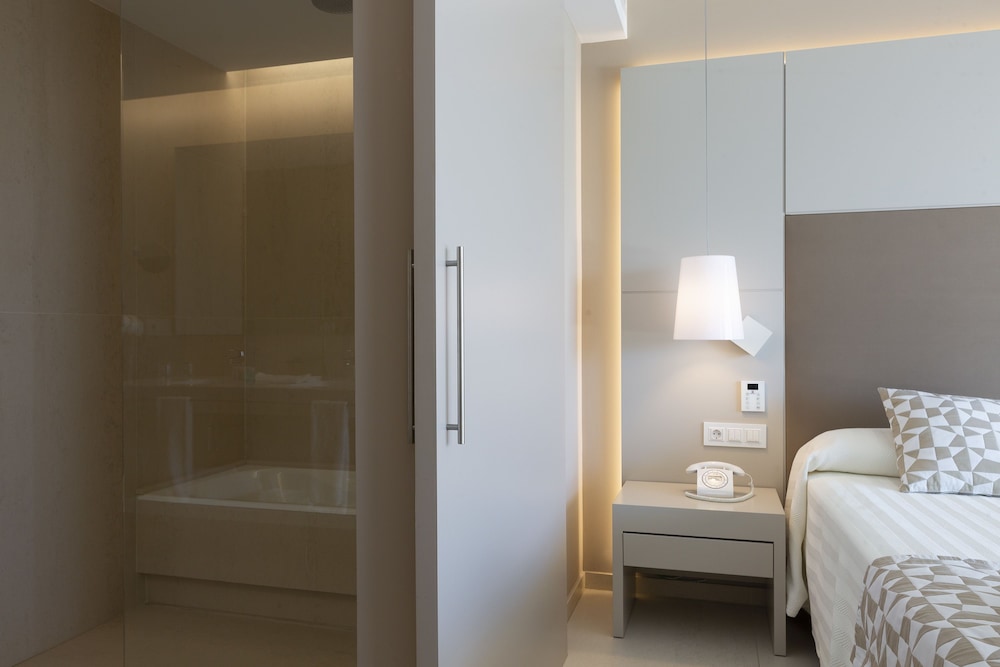 Hipotels Gran Playa de Palma — Hotel rooms in Playa de Palma, Balearic Islands