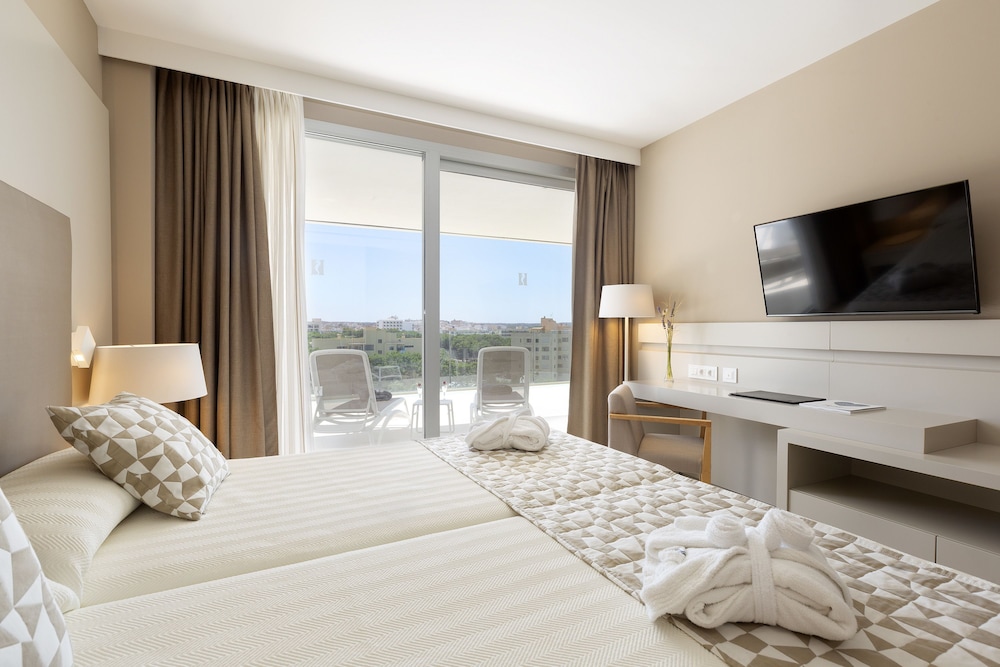 Hipotels Gran Playa de Palma — Hotel rooms in Playa de Palma, Balearic Islands