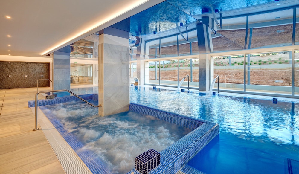 Hipotels Gran Playa de Palma — Swimming pool in Playa de Palma, Balearic Islands