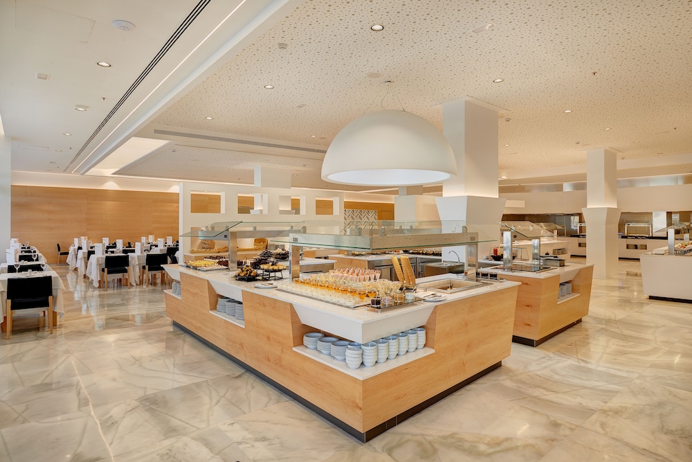 Hipotels Gran Playa de Palma — Restaurant & bars in Playa de Palma, Balearic Islands