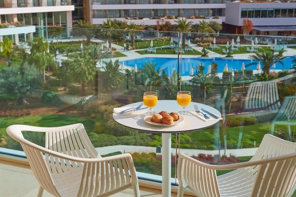 Hipotels Gran Playa de Palma — Swimming pool in Playa de Palma, Balearic Islands