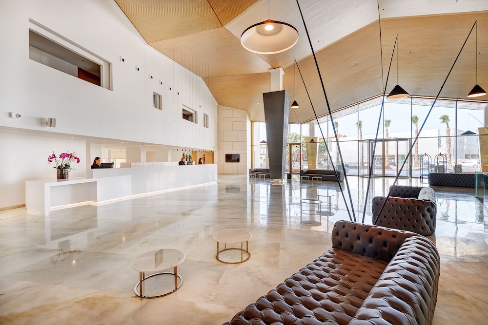 Hipotels Gran Playa de Palma — Hotel building in Playa de Palma, Balearic Islands