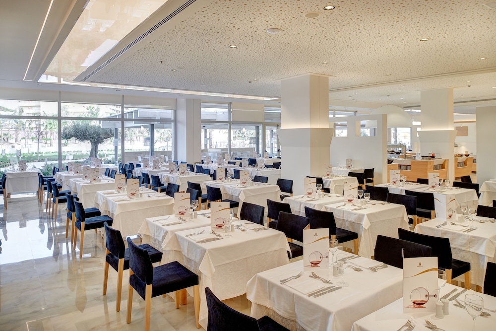 Hipotels Gran Playa de Palma — Restaurant & bars in Playa de Palma, Balearic Islands