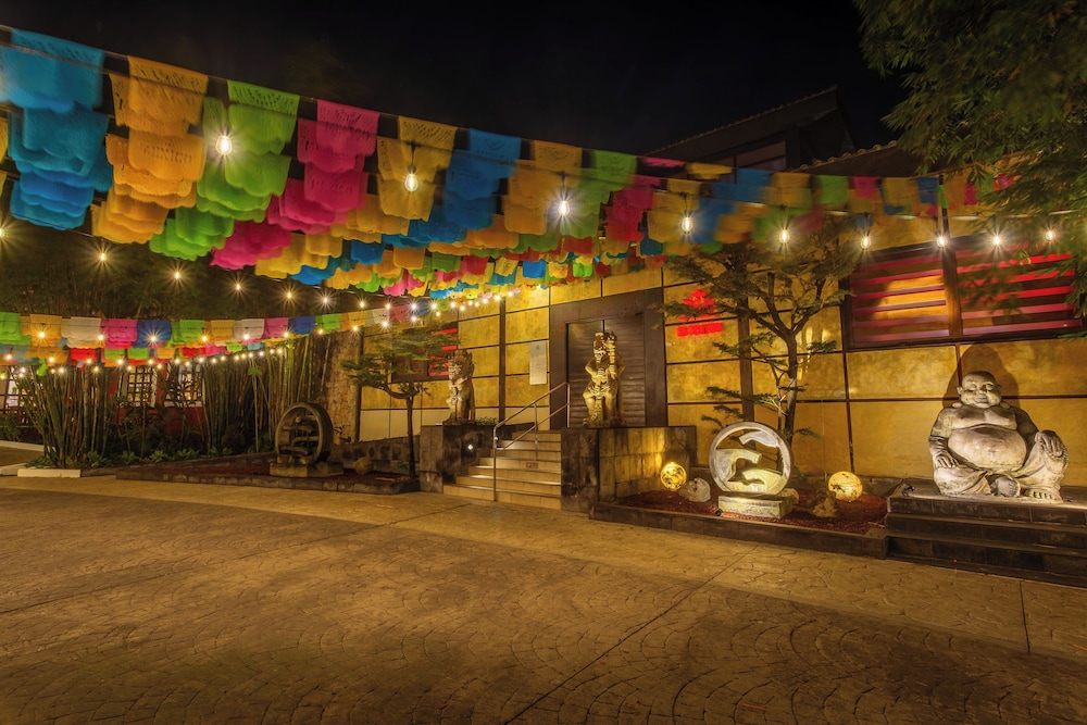 Select Club at Sandos Caracol All Inclusive - Adults Only Area — Restaurant & bars in Playa del Carmen, Quintana Roo